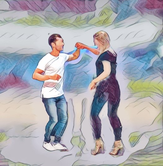 Пара танцует бачату, демонстрируя связь и движение.