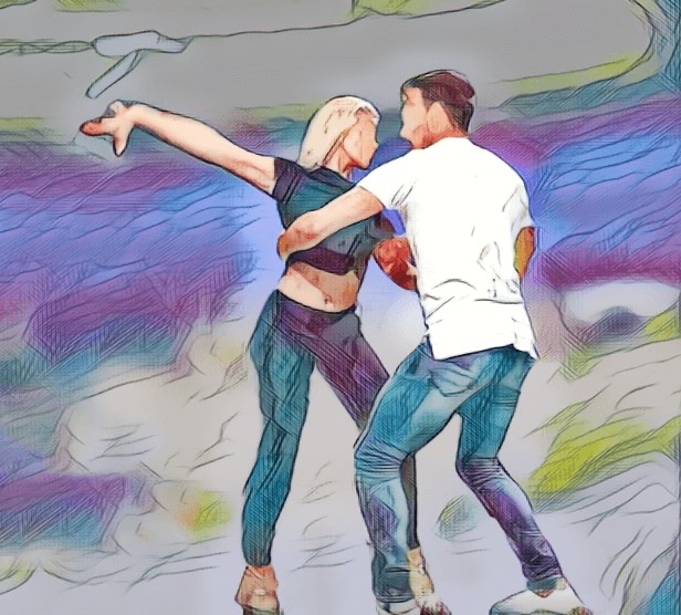 Пара танцует бачату, выполняя движение «ромпе аделанто».